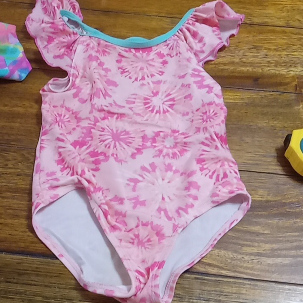 Assorted swimsuit bundle - Picture 2 of 5